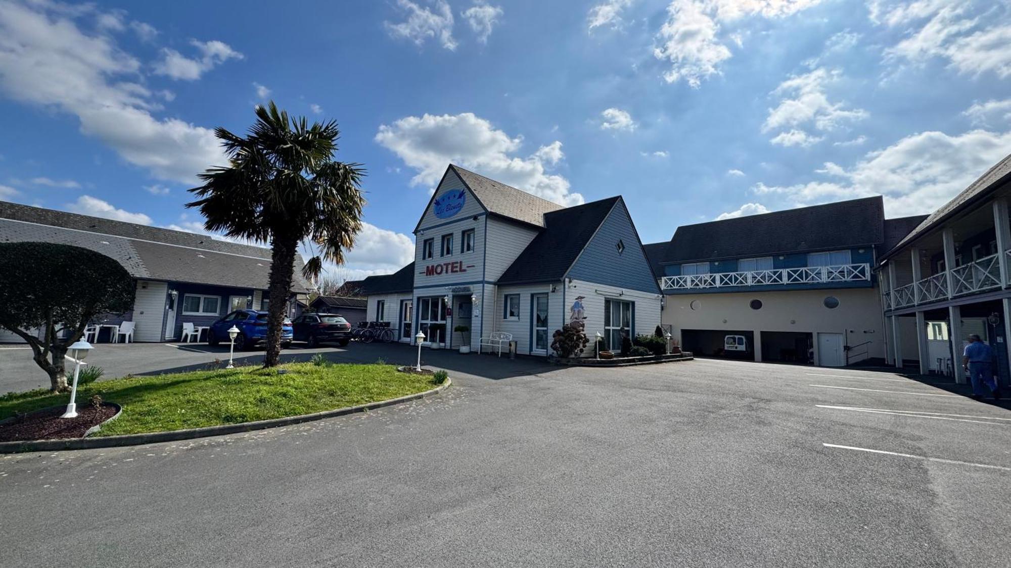 Contact Hotel - Motel Les Bleuets & Spa La Rivière-Saint-Sauveur Buitenkant foto